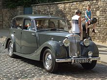 https://upload.wikimedia.org/wikipedia/commons/thumb/a/a9/Castle_Hill%2C_Lincoln_-_Vehicle_-_geograph.org.uk_-_865259.jpg/220px-Castle_Hill%2C_Lincoln_-_Vehicle_-_geograph.org.uk_-_865259.jpg